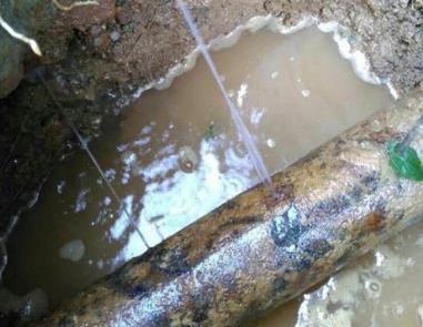 新邱楼顶渗水维修公司分享下地暖漏水的原因及检测方法。